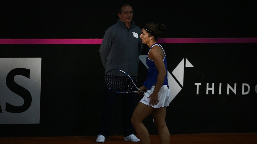 سارة إيراني تتعرض لموقف محرج بسسب قيود فيروس كورونا (فيديو)