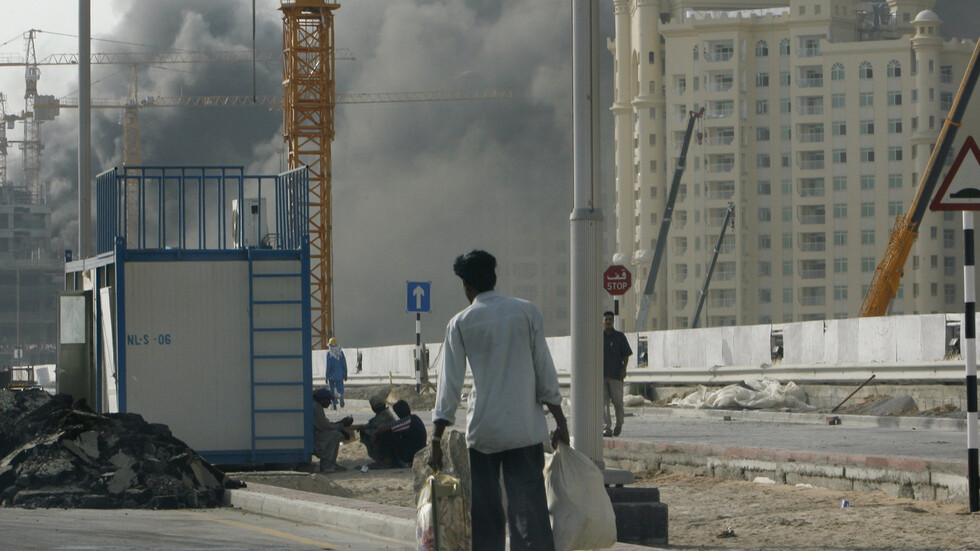 شاهد.. حريق كبير في أحد أسواق عجمان
