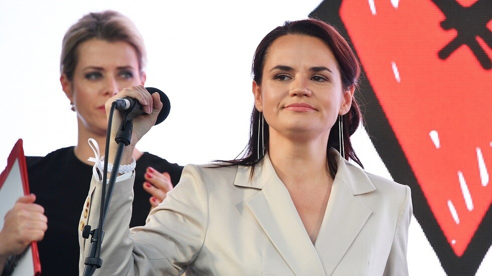 منافسة لوكاشينكو تطلب المساعدة من ميركل