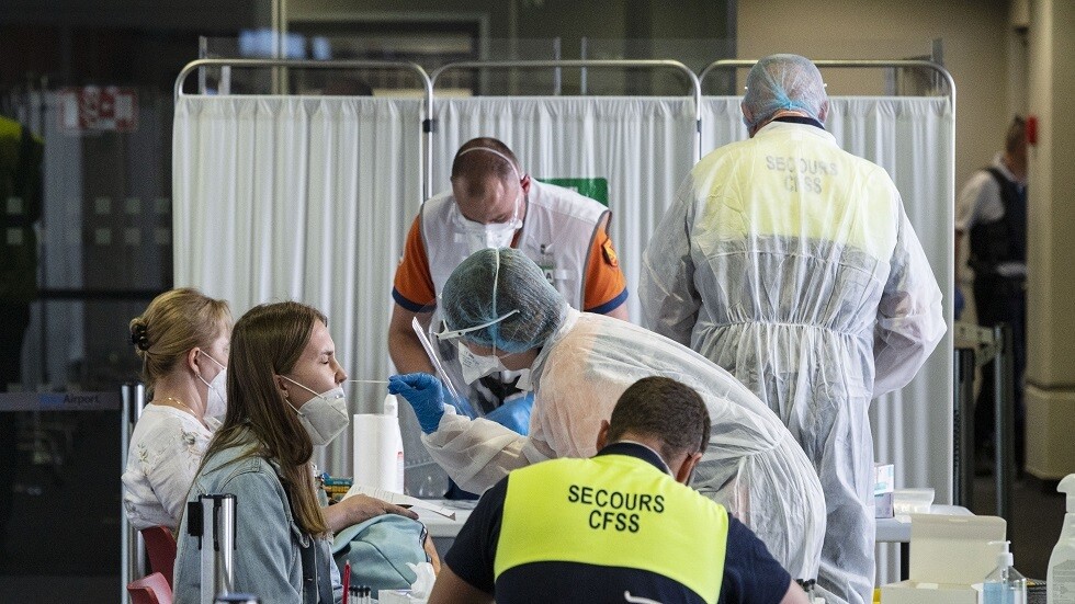 فرنسا.. إصابات كورونا تسجل أعلى مستوى لها منذ مايو