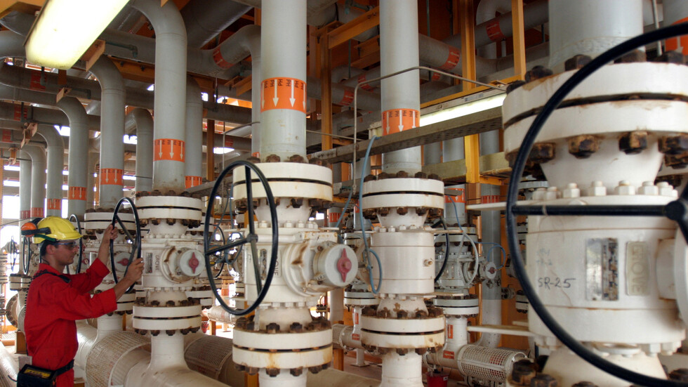 بعد انفجار بيروت المدمر السلطات الإيرانية تبحث نقل مستودع النفط من طهران