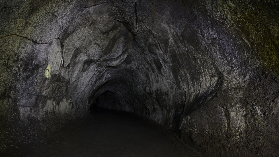 أنابيب الحمم البركانية على المريخ والقمر أكبر مما على الأرض وتكفي لاستضافة المستوطنين