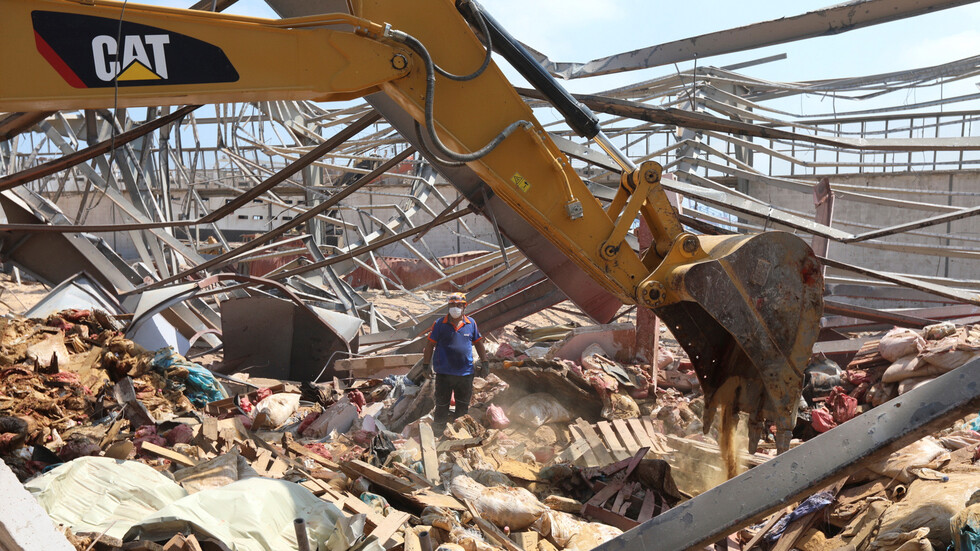 انفجار بيروت.. 300 ألف مشرد و8 آلاف شقة متضررة