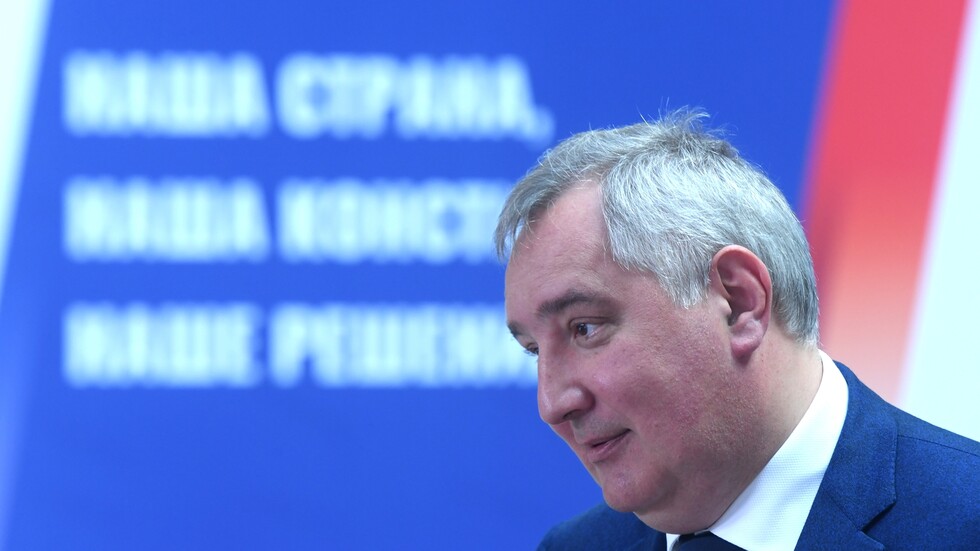 روغوزين يتحدى إيلون ماسك