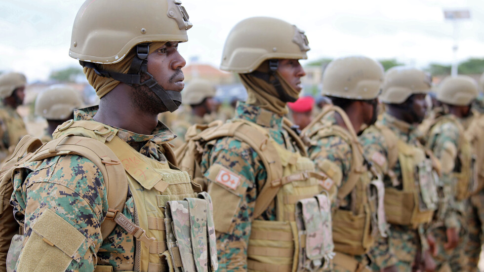 قتلى وجرحى بهجوم استهدف قاعدة عسكرية في العاصمة الصومالية مقديشو