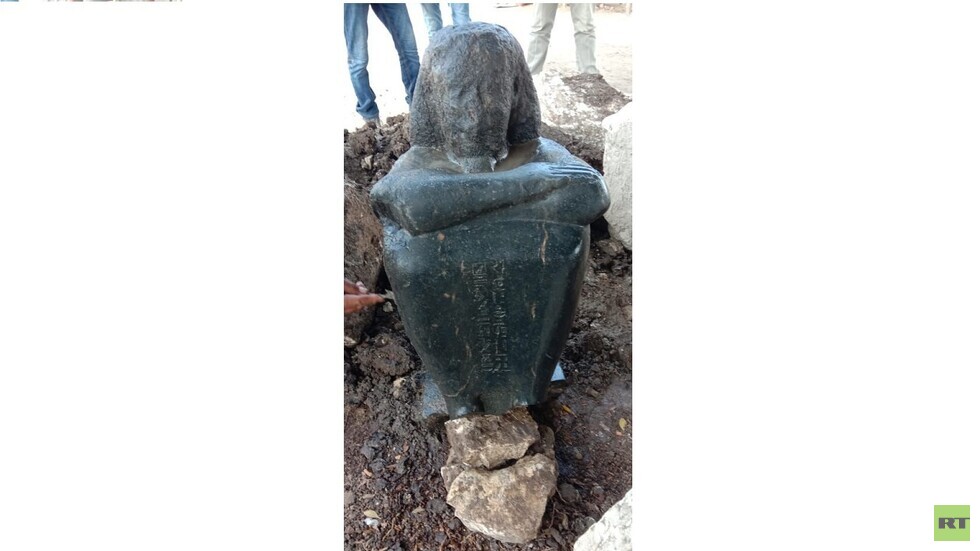 مصر.. اكتشاف تمثال لأحد كهنة "الإله حتحور"