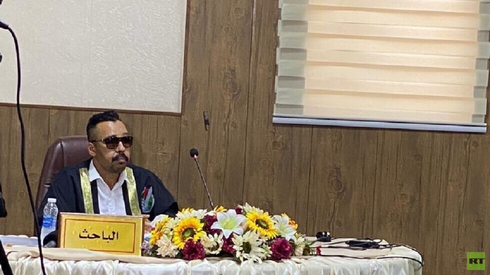 العراق.. ضابط فقد البصر خلال الحرب يحصل على شهادة الماجستير في الفنون الجميلة