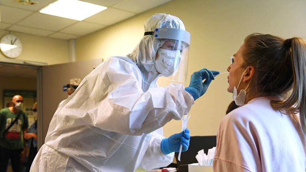 خبير يتوقع دورة للفيروس التاجي في روسيا أكثر خطورة في الخريف