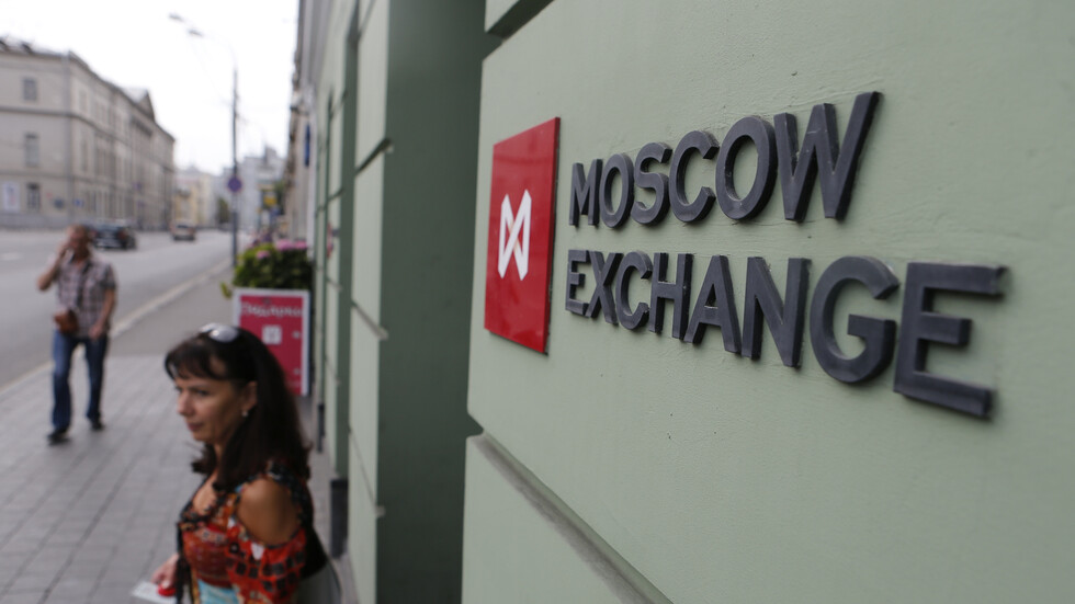 بورصة موسكو تتلون بالأخضر