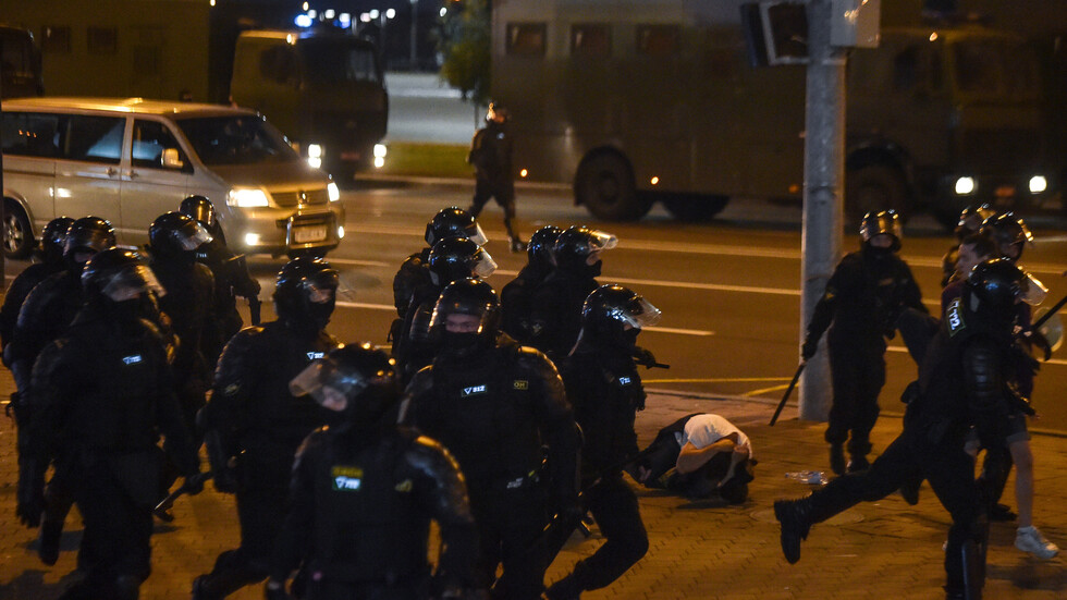 مقتل شخص في الاشتباكات بين الشرطة ومحتجين في عاصمة بيلاروس