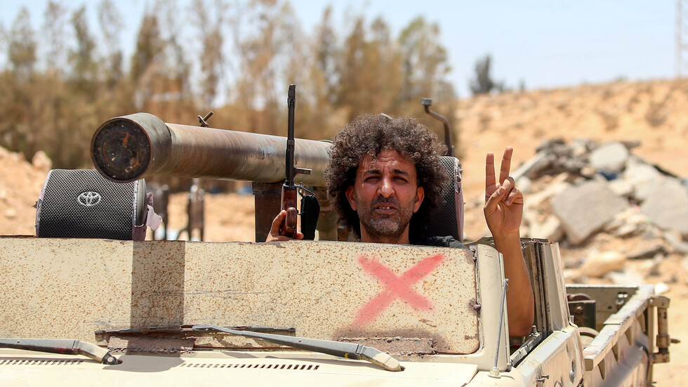 كتيبة تابعة للوفاق تشتكي: الشباب  تأكلهم الشمس والرمال والأوساح في كل يوم