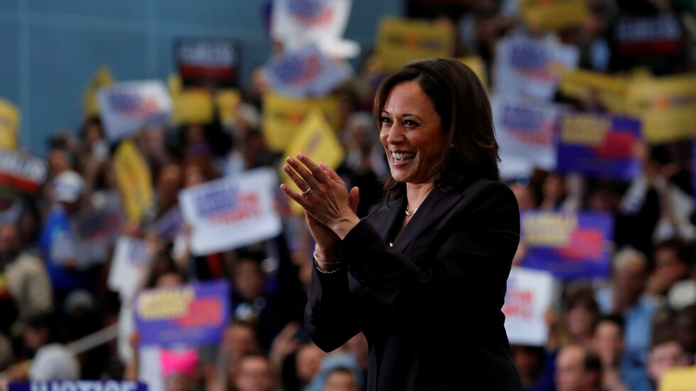 بايدن يختار السناتور كاملا هاريس من أصول إفريقية هندية للترشح لمنصب نائب الرئيس