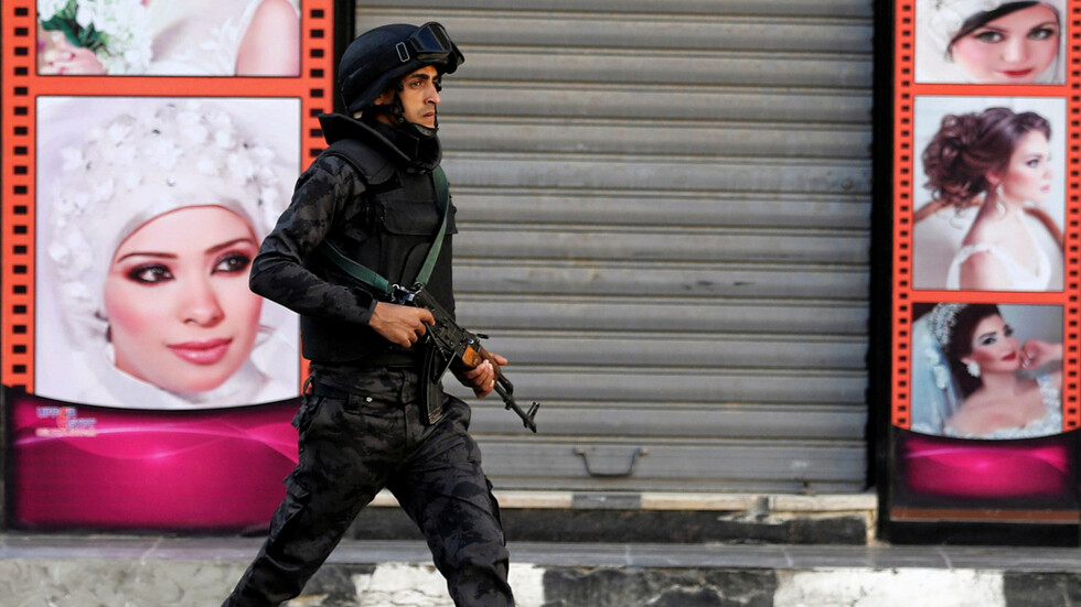 جريمة بشعة.. مصري يقطع جثة زوجته ويرميها في القمامة