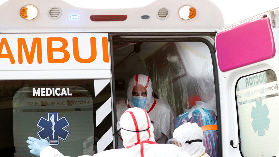 قطار صيني ينطلق إلى أوروبا بمواد لمكافحة كورونا