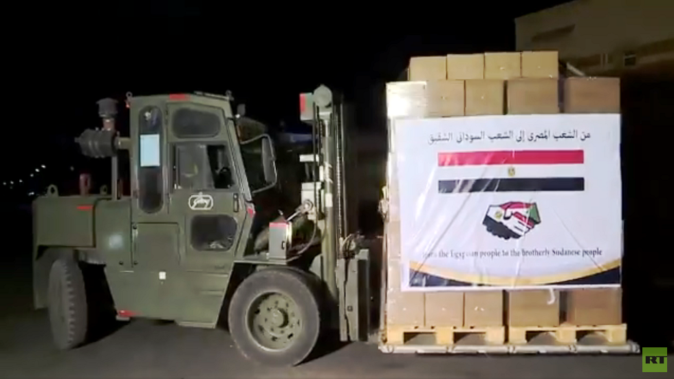 مصر ترسل مساعدات عاجلة للسودان (فيديو)