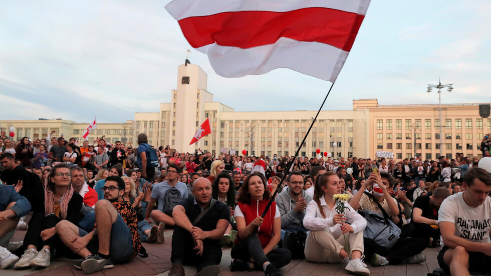 بوتين ولوكاشينكو: مشاكل بيلاروس ستسوى قريبا والأهم منع القوى التخريبية من الإضرار بالتعاون الثنائي