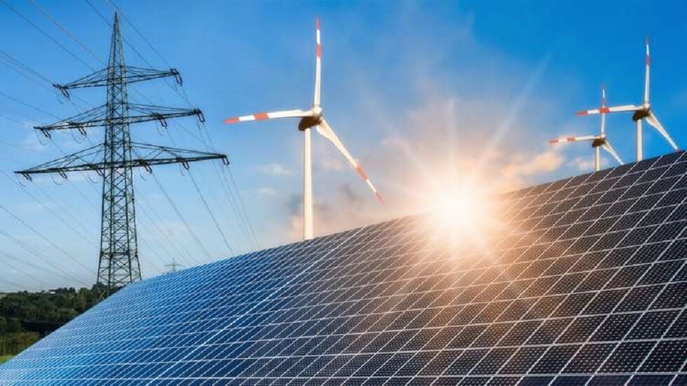 إيران تدشن أول محطة عائمة للطاقة الشمسية غربي البلاد