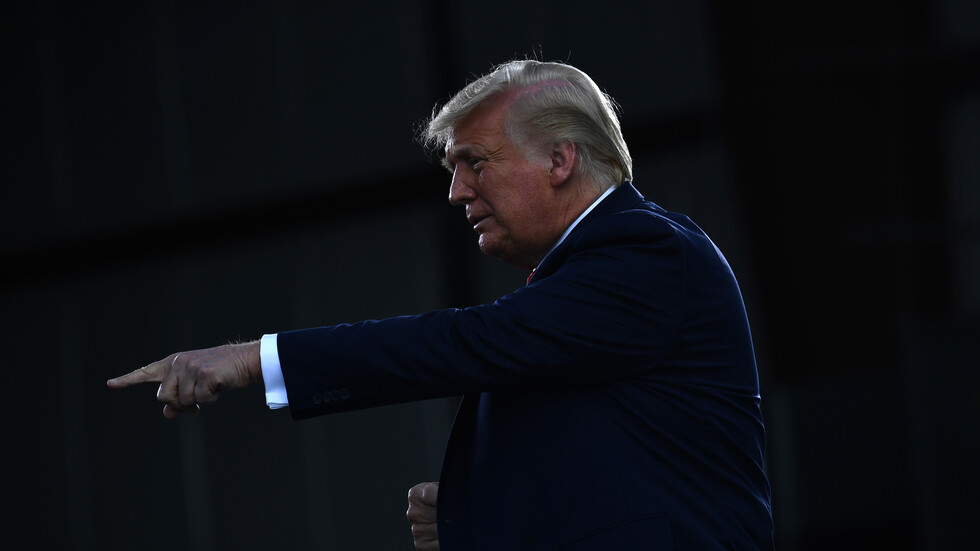 ترامب يعتزم العفو عن "شخصية مهمة" الثلاثاء