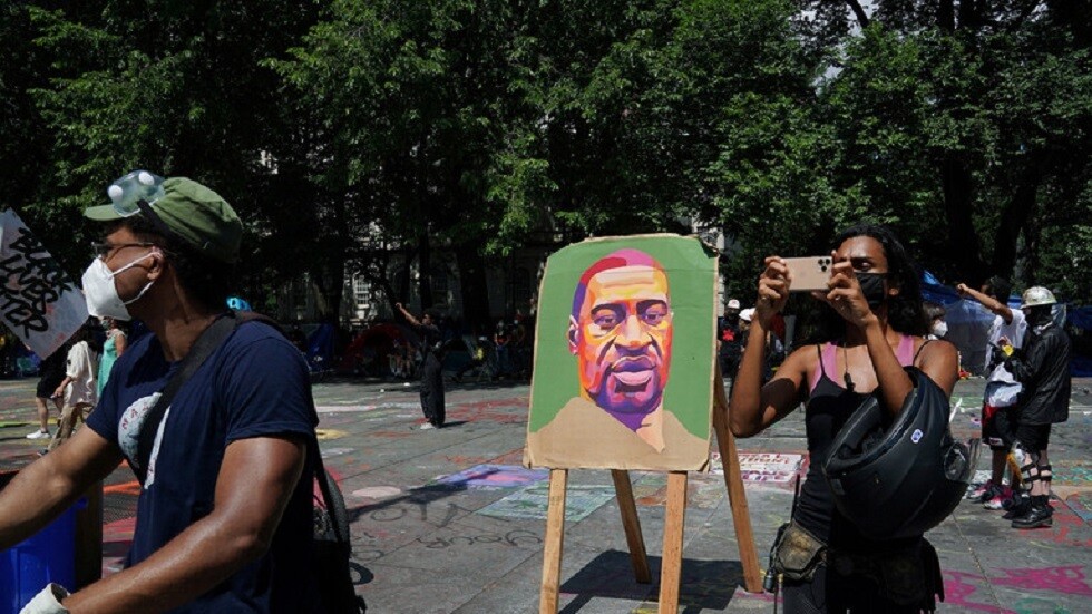 شقيق جورج فلويد يعلن دقيقة صمت تخليدا لذكراه في مؤتمر الديمقراطيين