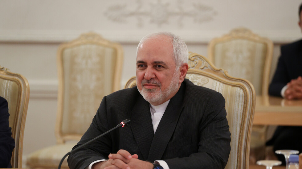 ظريف: أمريكا وإسرائيل تخدعان دول المنطقة