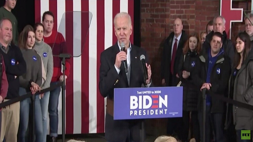 استطلاع: الفارق بين بايدن وترامب يضيق