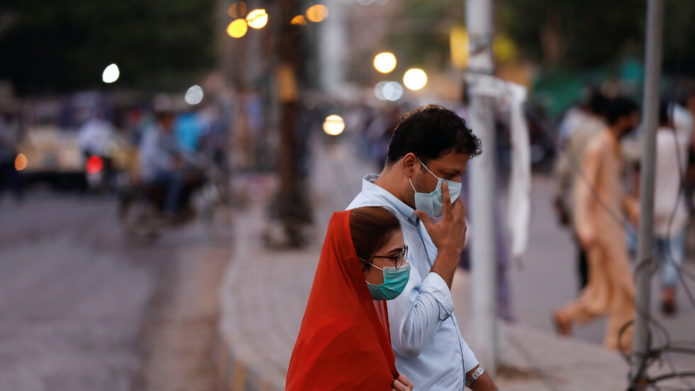 باكستان توافق على اختبارات سريرية للقاح صيني ضد كورونا