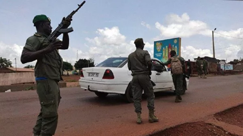 المتمردون في مالي يعلنون تشكيل لجنة إنقاذ وإغلاق الحدود وفرض حظر ليلي للتجوال