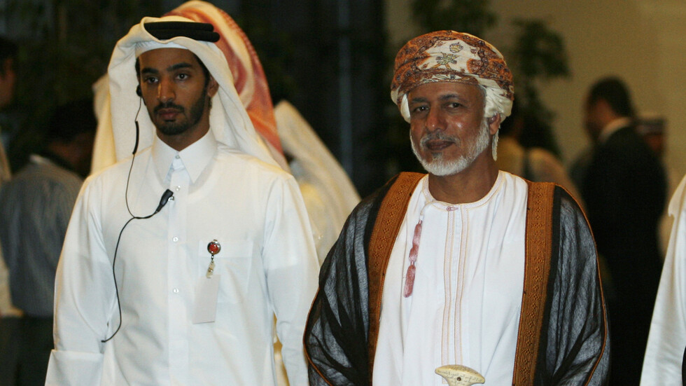 أسباب وتداعيات إبعاد بن علوي عن وزارة الخارجية العمانية