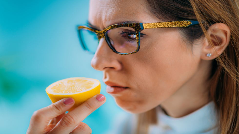 كيف يختلف فقدان حاستي الشم والتذوق في 