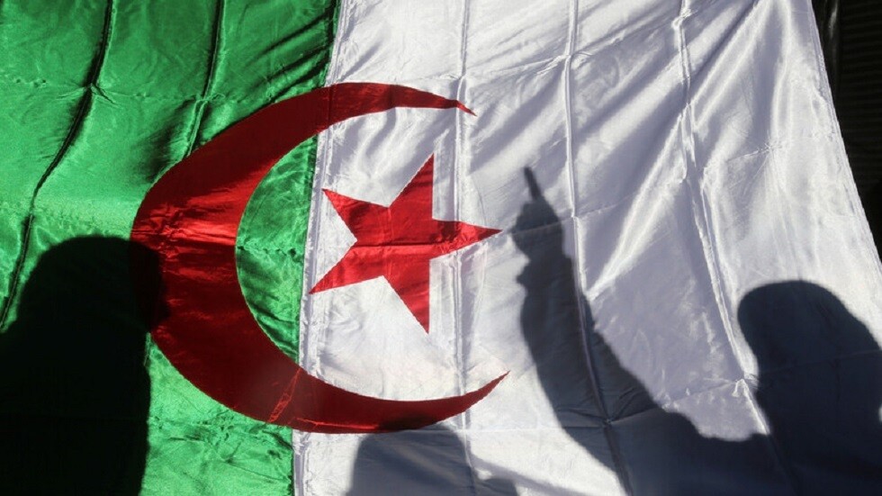 الجزائر تصدر طابعا بريديا بمناسبة استعادة رفات قادة المقاومة الشعبية من فرنسا