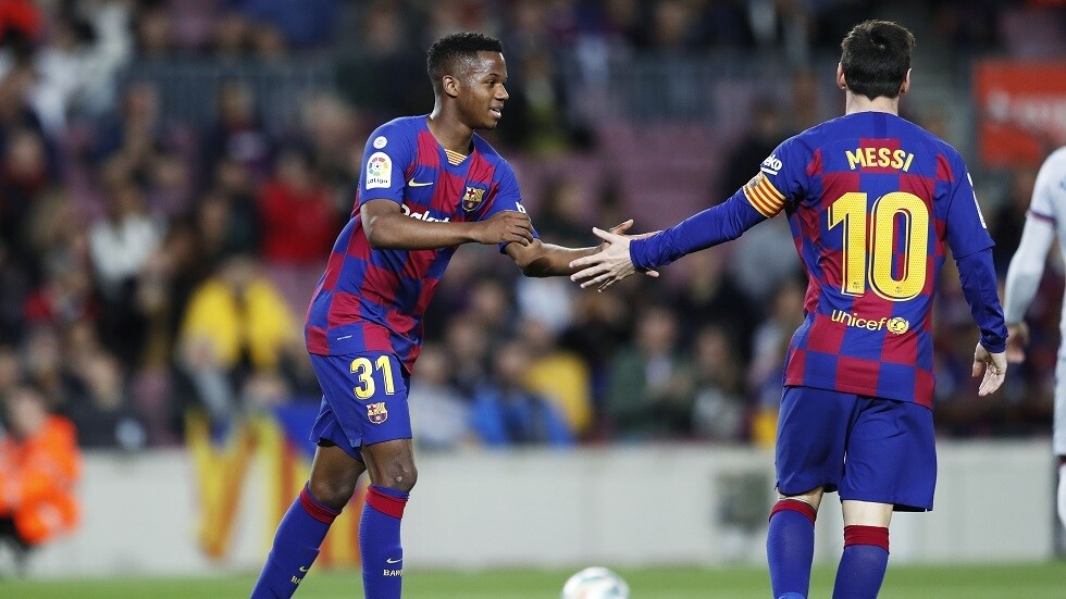 النجم الصاعد فاتي يوجه صفعة لزميله ميسي وينضم لمعسكر غريمه رونالدو