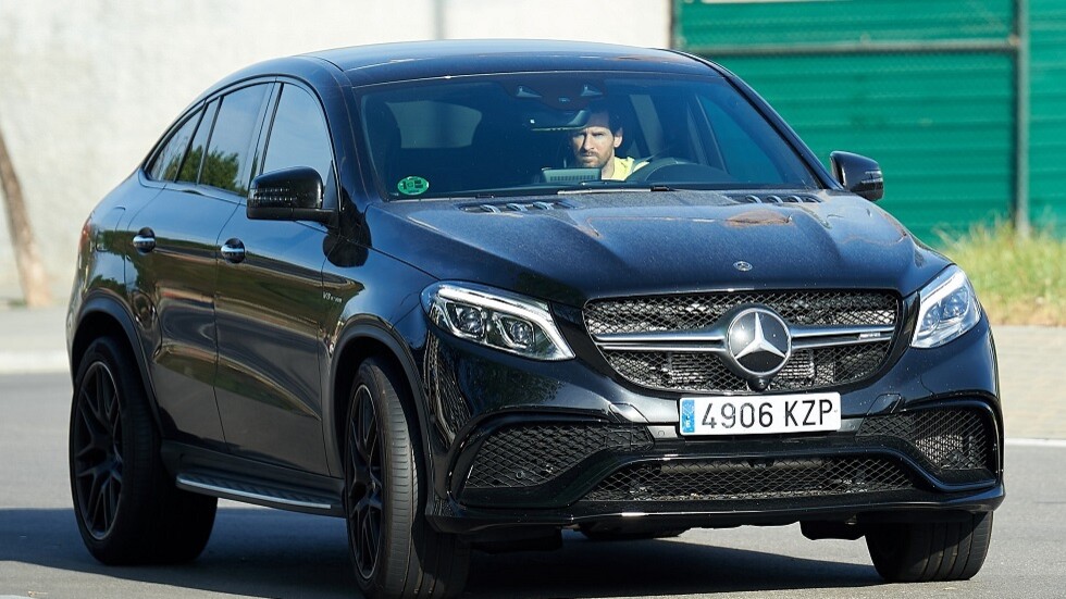 ميسي يقطع إجازته للاجتماع بكومان ووضع النقاط على الحروف