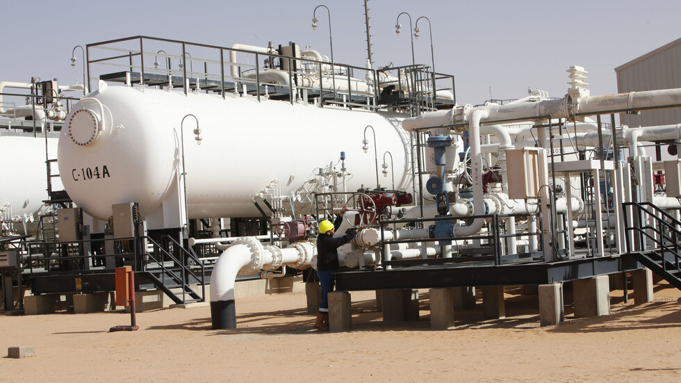 السراج يقترح فتح حساب خاص لإيداع إيرادات النفط الليبي دون التصرف فيها