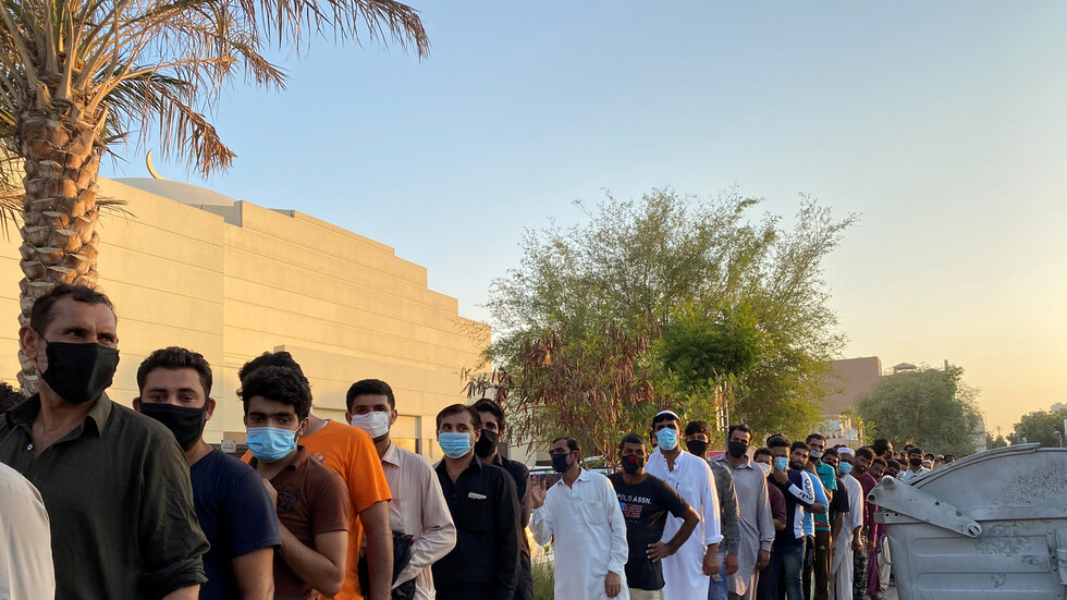 الإمارات تسجل 3 وفيات و390 إصابة جديدة بكورونا