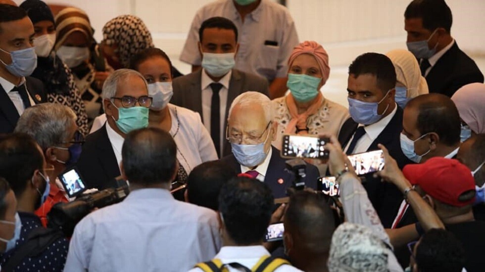 متظاهرون يرفعون شعار "ديغاج" بوجه راشد الغنوشي في مسقط رأسه (فيديو)