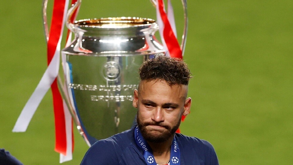 مشهد مؤثر لنيمار بعد ضياع لقب دوري أبطال أوروبا (فيديو)