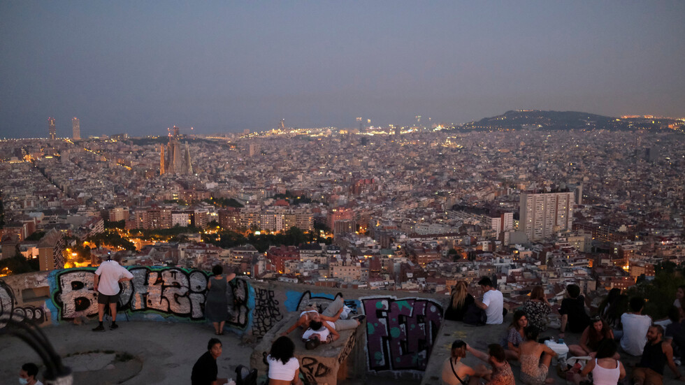 إسبانيا تسجل 2060 إصابة جديدة بفيروس كورونا