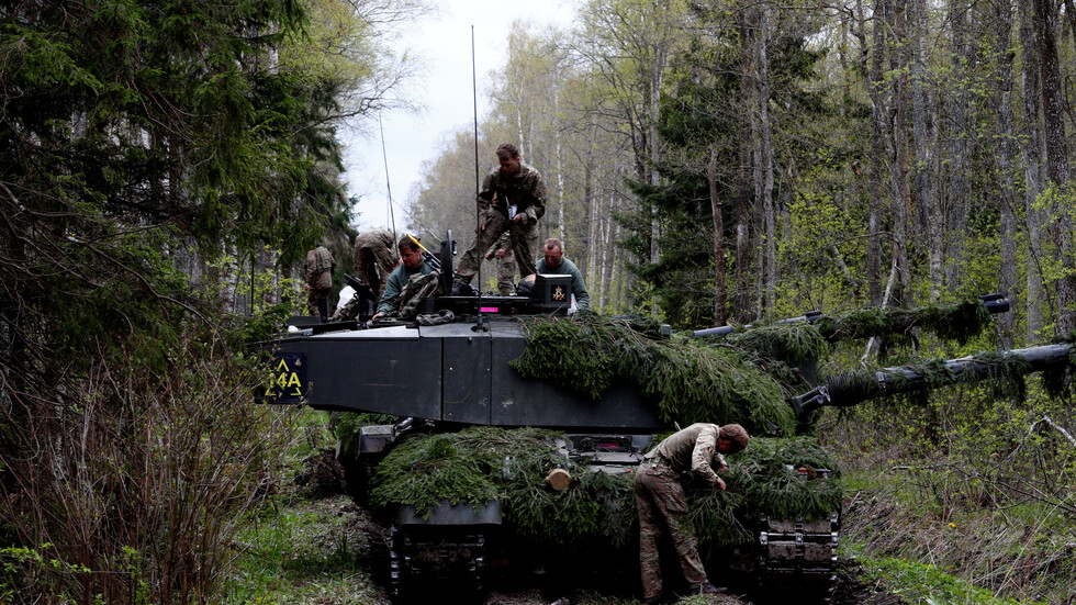 الجيش البريطاني يرى أن الدبابات سلاح عفى عليه الزمن!
