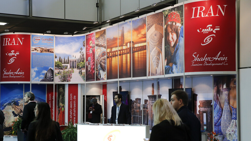 74 سائحا أجنبيا فقط يزورن إيران في 3 أشهر