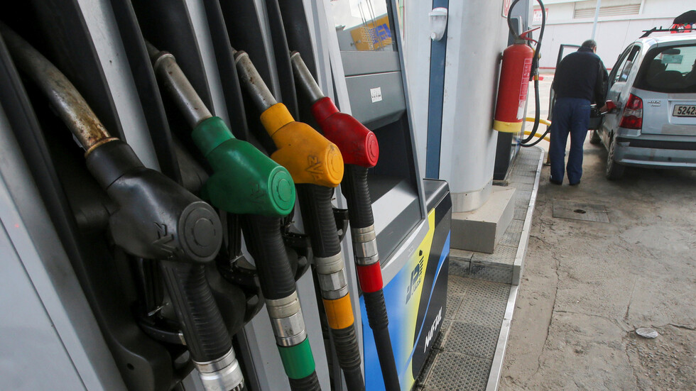 الجزائر تخفض سعر بيع خامها الصحراوي