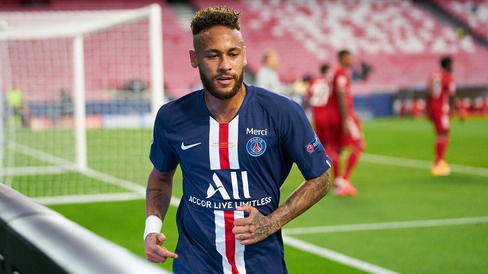 شاهد.. فاصل كروي رائع لنيمار مع نجله (فيديو)