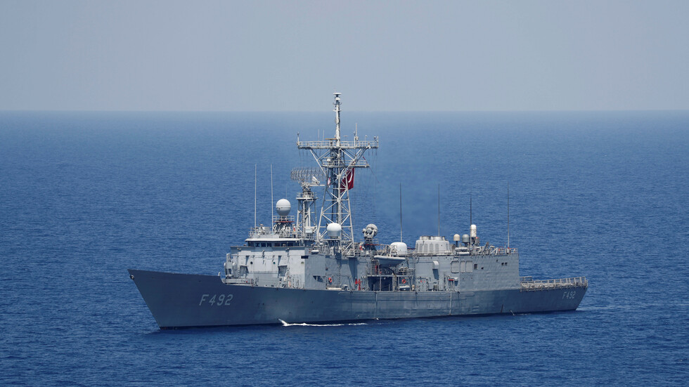 نائب الرئيس التركي يعتبر زيادة المياه الإقليمية للجزر اليونانية سببا للحرب