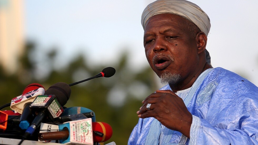 مالي.. إمام بارز يوجه تحذيرا للعسكريين