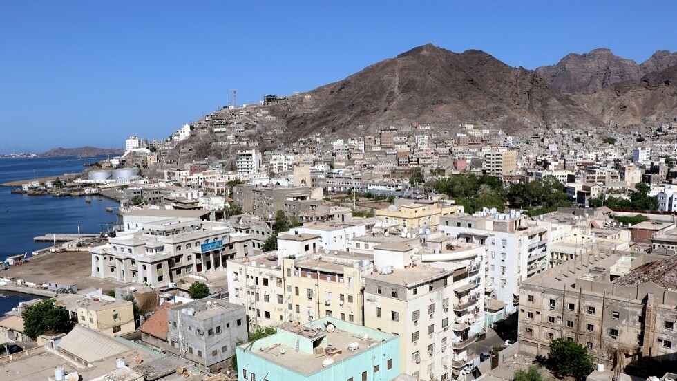 اليمن.. محافظ عدن يباشر عمله في إطار اتفاق الرياض