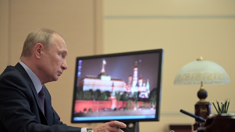 بوتين يستذكر عمله ضمن فريق بناء شبابي في كومي