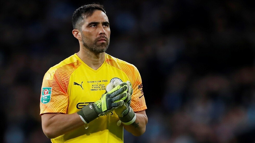 رسميا.. الحارس المخضرم برافو يعود للدوري الإسباني