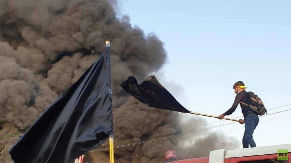 العراق.. إحراق مقر قناة فضائية بثت أغاني في يوم عاشوراء (فيديو)