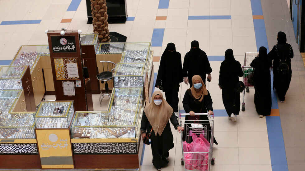 السعودية تسجل أقل من 1000 إصابة جديدة بكورونا لليوم الثالث على التوالي