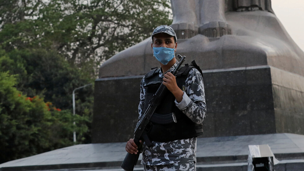 مصر.. مواطن يغتصب سيدة سورية بوحشية مهددا بذبح ابنها