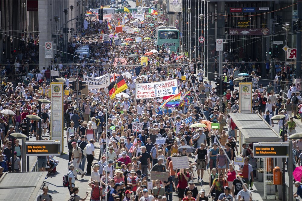 برلين.. آلاف المحتجين ضد قيود مكافحة كورونا يعلنون 